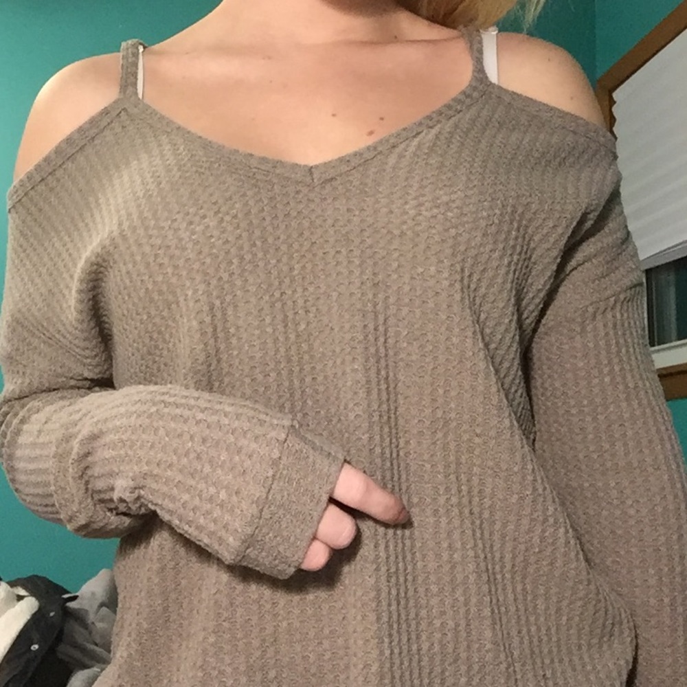 Long Sleeve Cold Shoulder Shirt